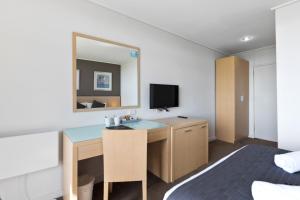 TV a/nebo společenská místnost v ubytování Scamander Beach Resort