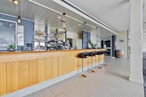 Lounge nebo bar v ubytování Scamander Beach Resort