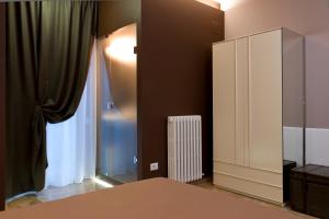 a bedroom with a white cabinet and a window at B&B Aquisgrana in Corridonia