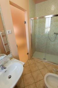 A bathroom at B&B Aquisgrana