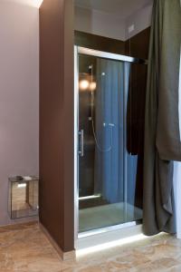 a shower with a glass door in a bathroom at B&B Aquisgrana in Corridonia