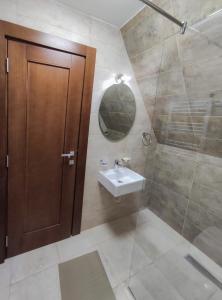 A bathroom at Borovnica Sweet Apartments