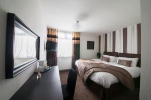 Postel nebo postele na pokoji v ubytování The Burnside Hotel