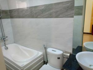 Koupelna v ubytování Đức Chính Hotel - Ninh Chu - Phan Rang + 25 fotografií