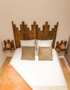 Säng eller sängar i ett rum på Aux 3 Nuances Suites Privatives & Spa