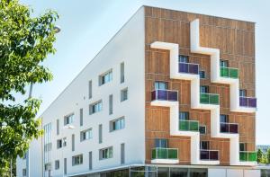 an office building with white and wood at B&B HOTEL Saint-Nazaire Pornichet in Saint-Nazaire