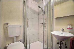 Koupelna v ubytování B&B am Steinbachtal - Natur und Wandern + 13 fotografií