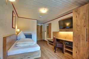 Ένα ή περισσότερα κρεβάτια σε δωμάτιο στο Natur- und Wanderhotel am Steinbachtal