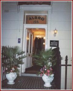 Facaden eller indgangen til Albro House Hotel, London