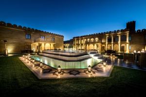 Bazén v ubytování Fort Rajwada,Jaisalmer nebo v jeho okolí