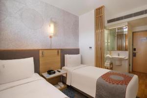Postel nebo postele na pokoji v ubytování Holiday Inn Express Ahmedabad Prahlad Nagar by IHG