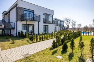 Κήπος έξω από το Apartamenty Paraiso by Noclegi Renters