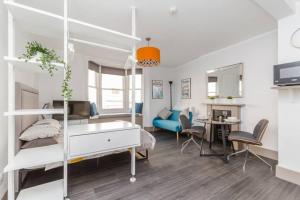 a bedroom with a bunk bed and a living room at CITY HEART BRIGHTON in Brighton & Hove