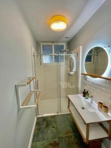 Kamar mandi di Aux Jolies Sources