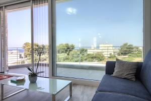 A seating area at Jacuzzi Holiday Homes by LoveSud