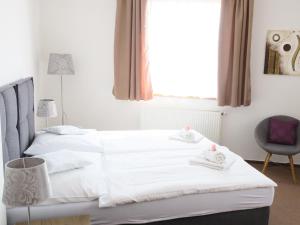 Posteľ alebo postele v izbe v ubytovaní Hotel U Brány