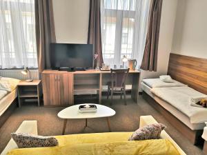 Posteľ alebo postele v izbe v ubytovaní Hotel U Brány