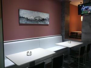 a bathroom with two white sinks in a restaurant at Hostal Fisterra in Lugo