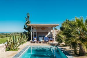 a swimming pool in front of a house at Riad Tamayourt Ocean View & piscine chauffée à 30 in Essaouira
