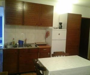 Kuchyňa alebo kuchynka v ubytovaní (4890-3) Apartment in Metajna with balcony, air conditioning, WiFi