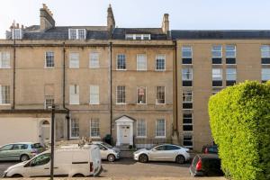 Gallery image of Rooftop Retreat - 2 Double Beds w/ Stunning Views in Bath