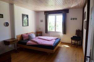 a bedroom with a bed and a window at Ferme Brasseyrou - B&B classique in Dévillac