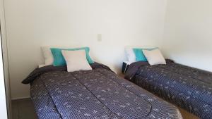 Ένα ή περισσότερα κρεβάτια σε δωμάτιο στο Apartamento Deluxe Senderos del Vino I, con cochera incluida, Desayuno opcional