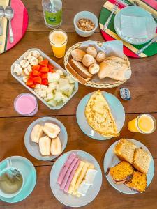 Opcions d'esmorzar disponibles a VELINN Caravela Pousada Ilhabela