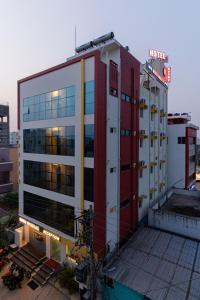 a building that is on top of a building at Hotel Mookambika Comforts in Tirupati