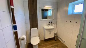 Koupelna v ubytování Skaftö Hotell Villa Lönndal, Grundsund