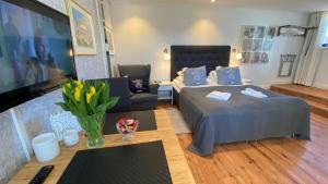 Postel nebo postele na pokoji v ubytování Skaftö Hotell Villa Lönndal, Grundsund