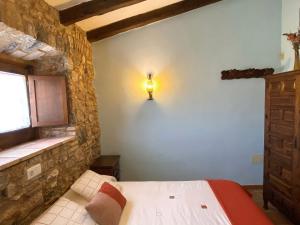 Giường trong phòng chung tại Els Olivars