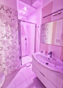 A bathroom at Il Mare di Roma Deluxe