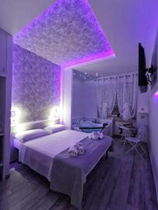 A bed or beds in a room at Il Mare di Roma Deluxe