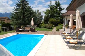Bazen v nastanitvi oz. blizu nastanitve B&B L'Eden