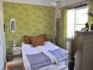 Katil atau katil-katil dalam bilik di Kolmårdsgården B&B