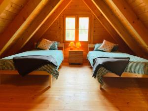 Postel nebo postele na pokoji v ubytování Zirbitz Hütte mit Sauna und Kamin
