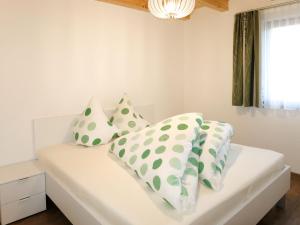 Łóżko lub łóżka w pokoju w obiekcie Apartment Nina by Interhome