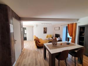 a living room with a table and a couch at En campagne, confortable in Le Pouzin