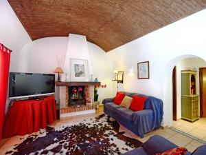 フゼタにあるHoliday Home Quinta da Murteira - FUZ101 by Interhomeのリビングルーム(ソファ、テレビ付)
