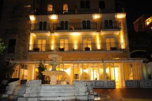 a large building with a fountain in front of it at Hotel Villa Fraulo in Ravello