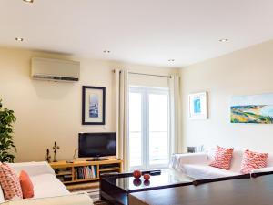 Μια τηλεόραση ή/και κέντρο ψυχαγωγίας στο Apartment Panoramico by Interhome