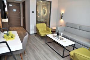 Posezení v ubytování Limak Skopje Luxury Hotel