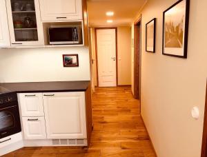 Kuchyň nebo kuchyňský kout v ubytování Kohtu Apartment Unique