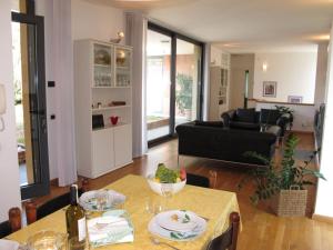 Χώρος καθιστικού στο Apartment Vittoria by Interhome +27 φωτογραφίες