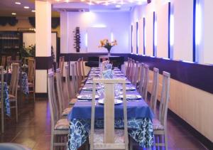 A restaurant or other place to eat at Hotel Gabbiano Még 37 kép