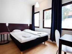 Säng eller sängar i ett rum på Hotell Dialog