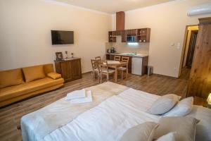 Kuchyňa alebo kuchynka v ubytovaní Toscana Apartman