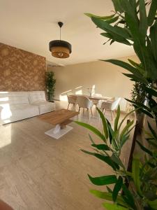 Χώρος καθιστικού στο Capstay Cosy centre 2 chambres babyfoot & Netflix