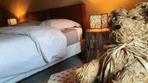 a bedroom with two beds and two lamps at Les GARGOUILLES Gorges du Tarn - Millau in Boyne